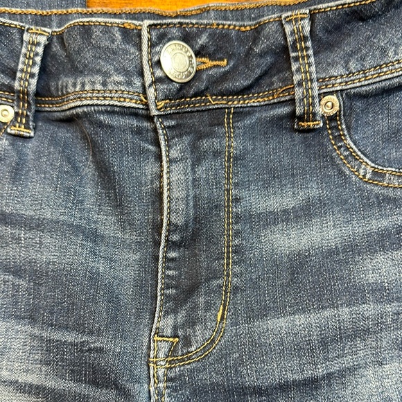 Women's High Rise Distressed Jeans - Picture 4 of 6